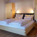 Appartementhaus Bergkristall Apart-hotel Kartitsch