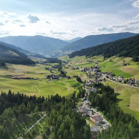 Aparthotel Appartementhaus Bergkristall 4*