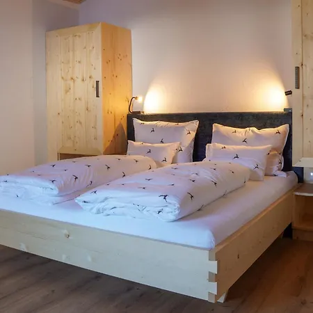 Appartementhaus Bergkristall Aparthotel Kartitsch