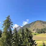 Appartementhaus Bergkristall Lägenhetshotell Kartitsch